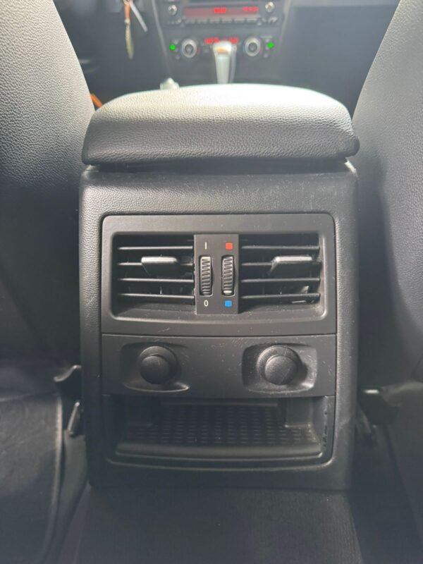 BMW 318i 2010 - Imagen 11