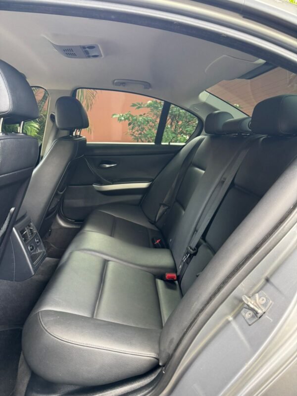 BMW 318i 2010 - Imagen 12