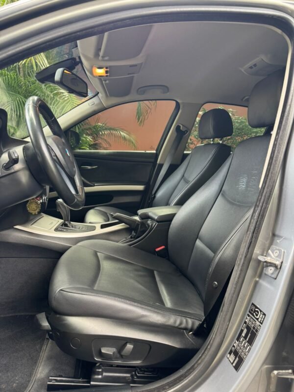 BMW 318i 2010 - Imagen 6