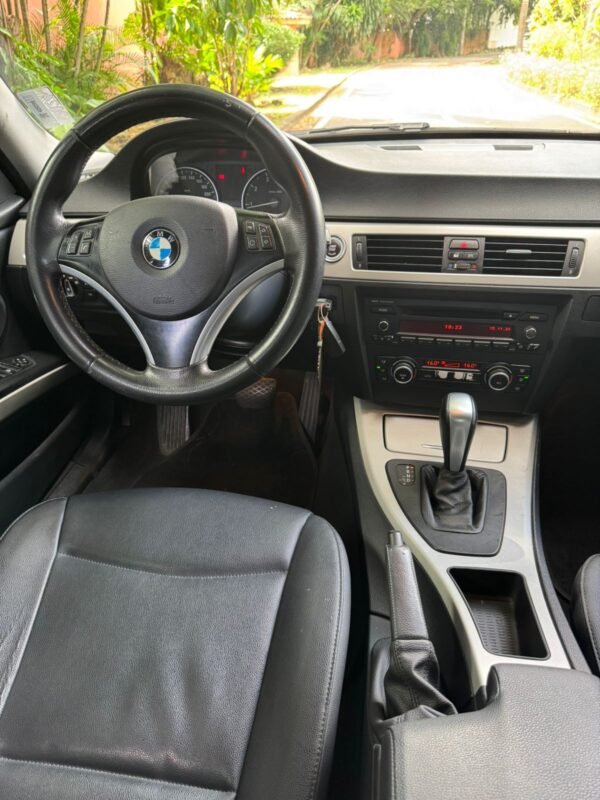 BMW 318i 2010 - Imagen 7