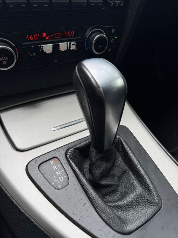 BMW 318i 2010 - Imagen 10
