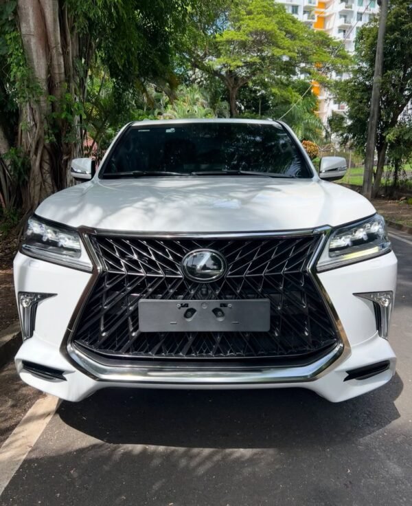 LEXUS LX570 SUPERSPORT 2018 - Imagen 2