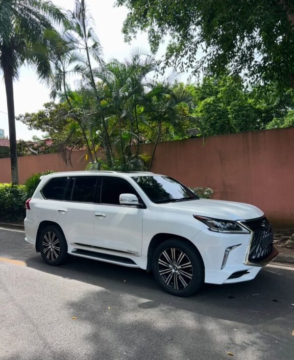 LEXUS LX570 SUPERSPORT 2018 - Imagen 3