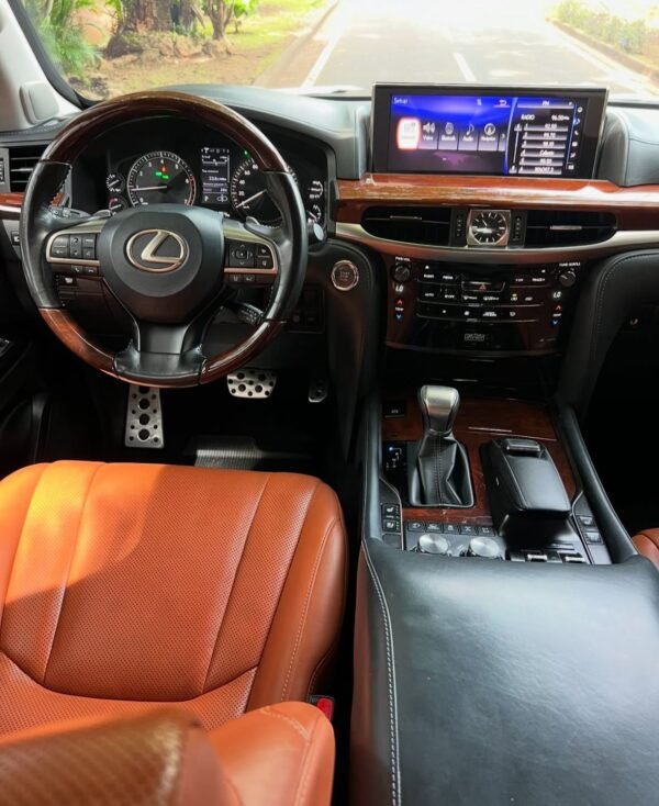 LEXUS LX570 SUPERSPORT 2018 - Imagen 6