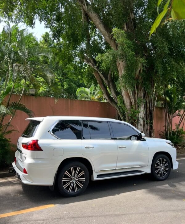 LEXUS LX570 SUPERSPORT 2018 - Imagen 4