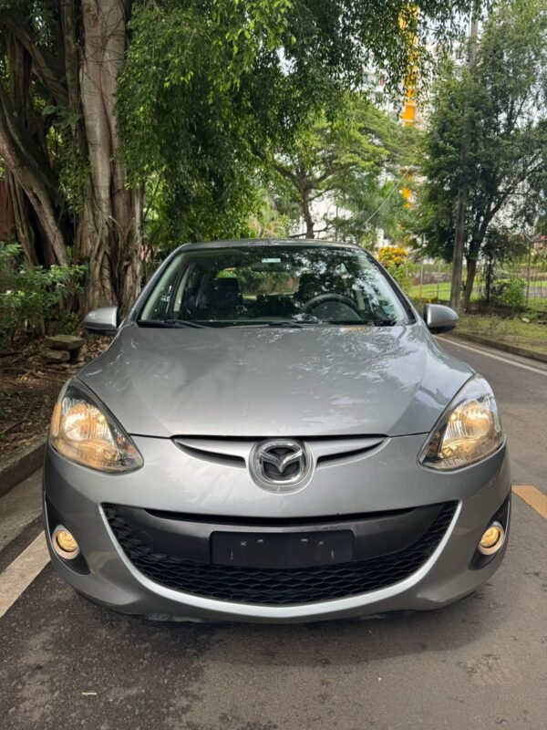 MAZDA 2 2013 - Imagen 2