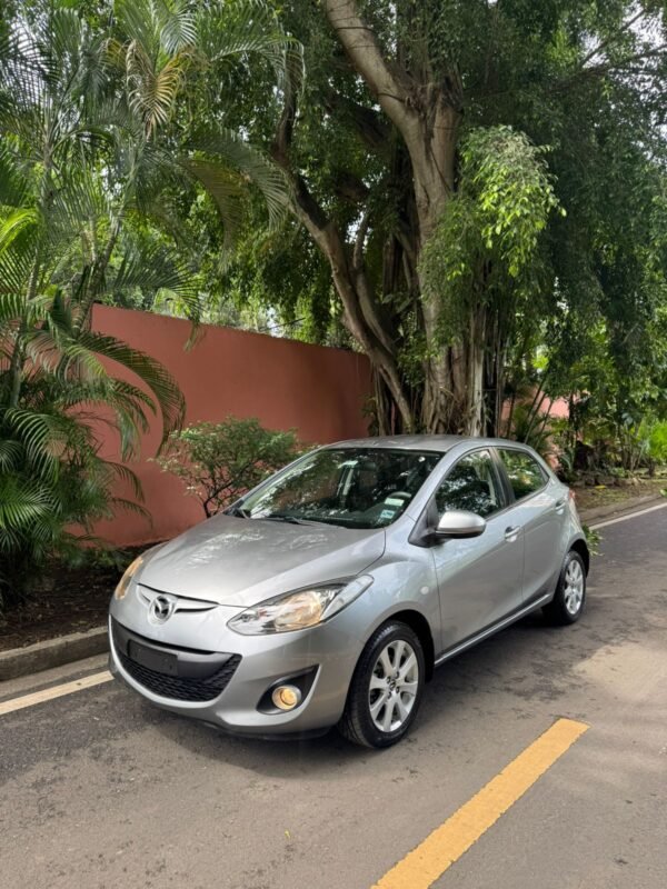 MAZDA 2 2013