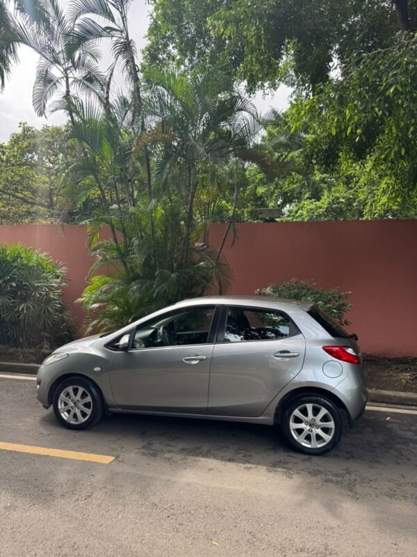MAZDA 2 2013 - Imagen 5