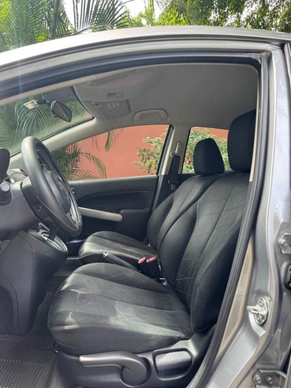 MAZDA 2 2013 - Imagen 8