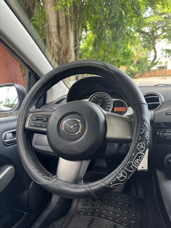 MAZDA 2 2013 - Imagen 10