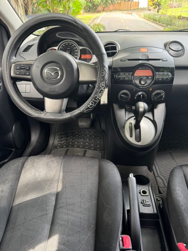 MAZDA 2 2013 - Imagen 9