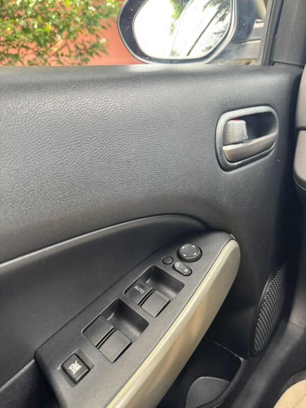 MAZDA 2 2013 - Imagen 7