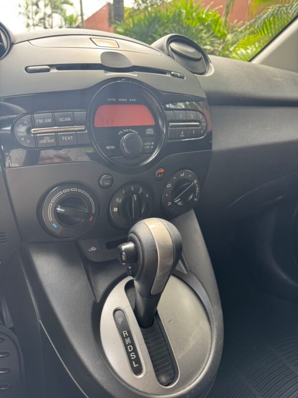 MAZDA 2 2013 - Imagen 13