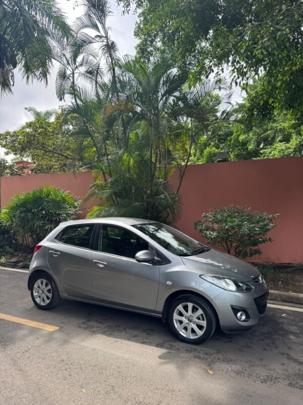 MAZDA 2 2013 - Imagen 4