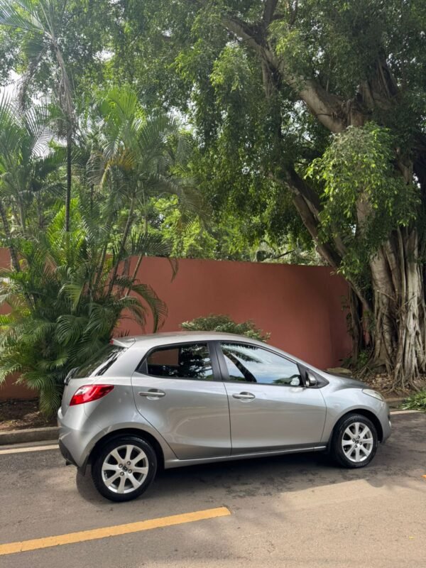 MAZDA 2 2013 - Imagen 3