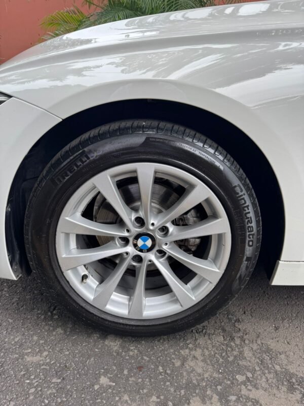 BMW 318i 2018 - Imagen 6
