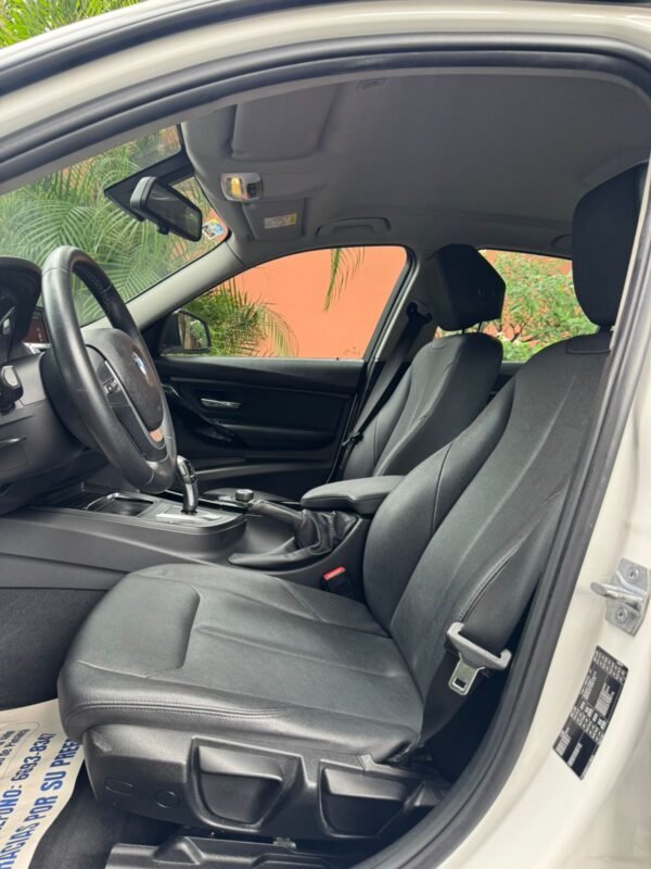 BMW 318i 2018 - Imagen 7
