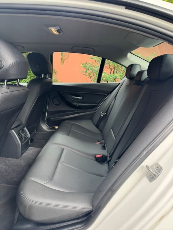 BMW 318i 2018 - Imagen 15