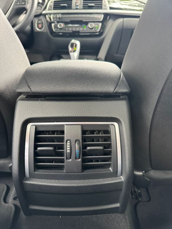 BMW 318i 2018 - Imagen 14