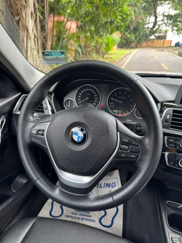 BMW 318i 2018 - Imagen 8
