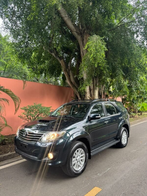 TOYOTA FORTUNER SRV 2014