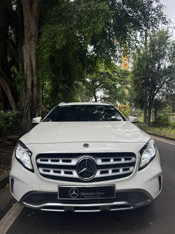 MERCEDES GLA 200 2018 - Imagen 2