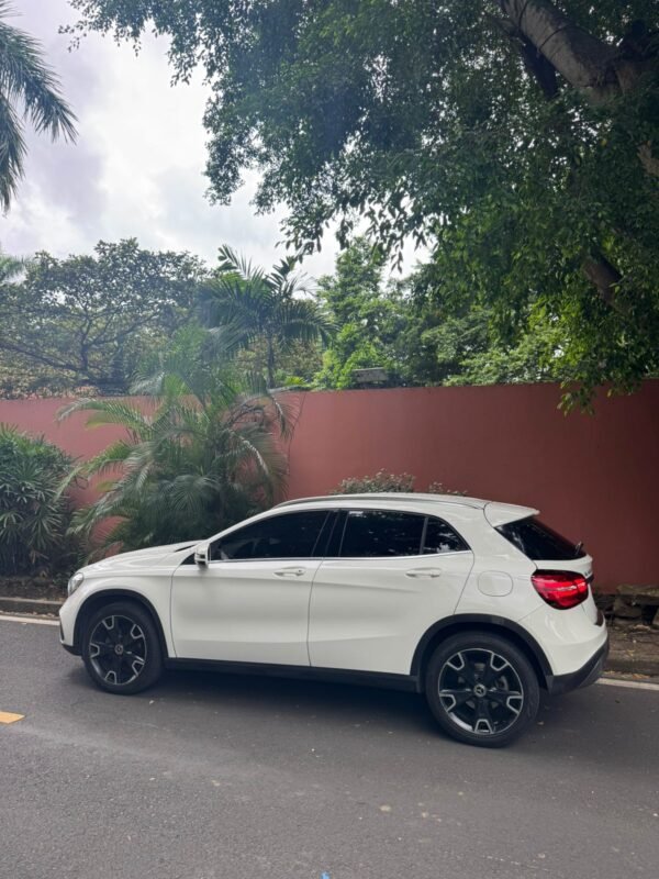 MERCEDES GLA 200 2018 - Imagen 4