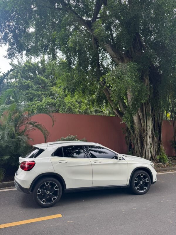 MERCEDES GLA 200 2018 - Imagen 3