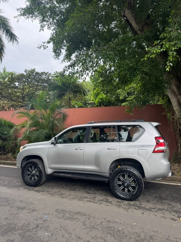 TOYOTA PRADO TXL  2011 - Imagen 3