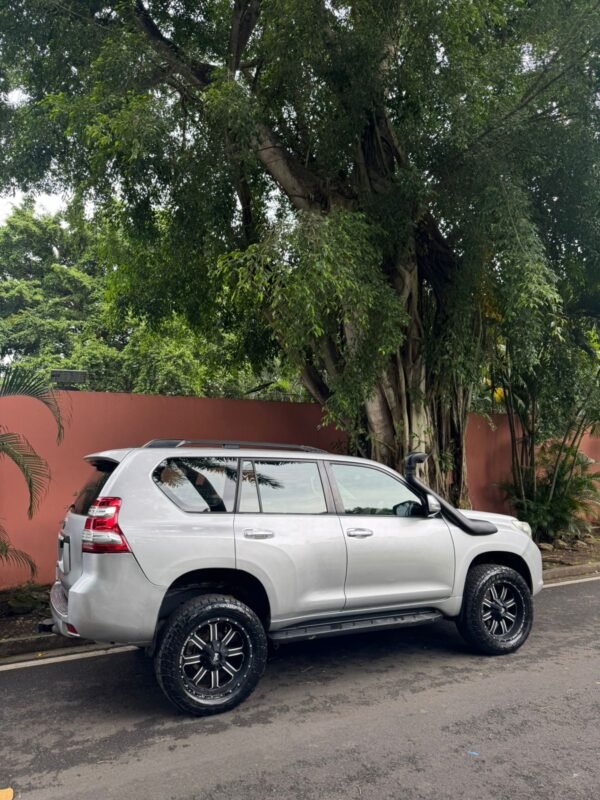 TOYOTA PRADO TXL  2011 - Imagen 4