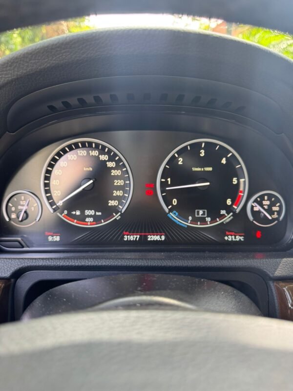 BMW 530 GT D 2013 - Imagen 10