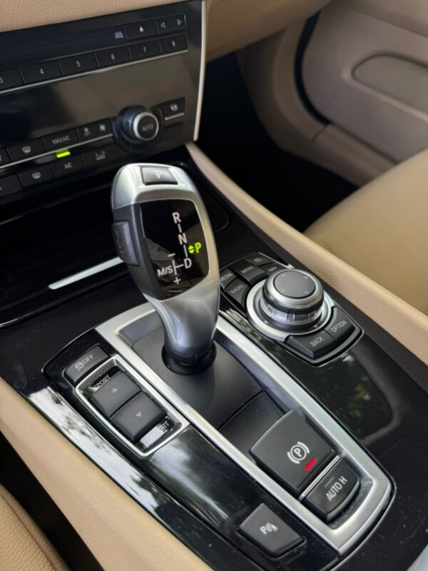 BMW 530 GT D 2013 - Imagen 13