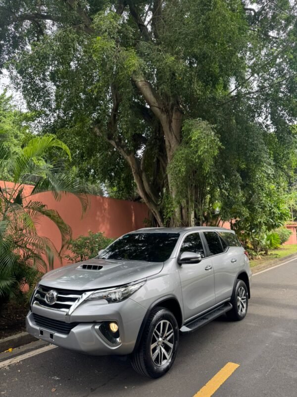 TOYOTA FORTUNER SRV 2016