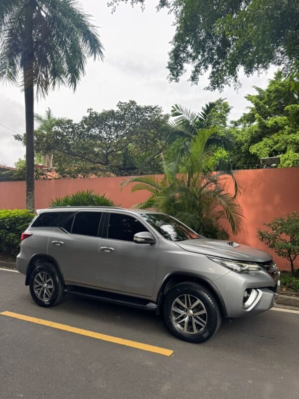 TOYOTA FORTUNER SRV 2016 - Imagen 5
