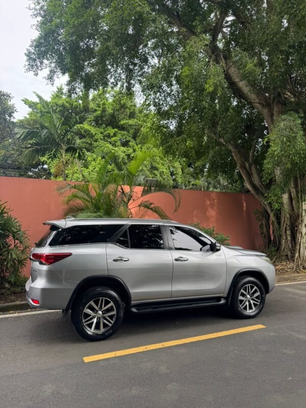 TOYOTA FORTUNER SRV 2016 - Imagen 3