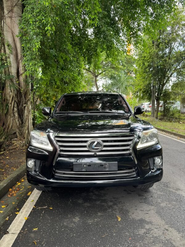 LEXUS LX570 2014 - Imagen 2