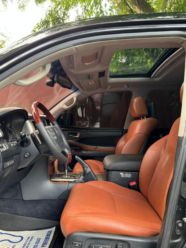 LEXUS LX570 2014 - Imagen 14