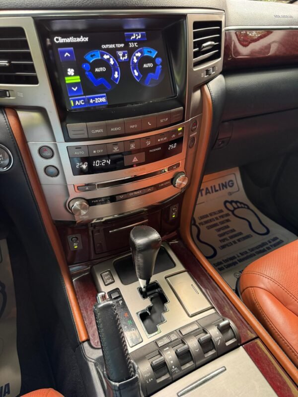 LEXUS LX570 2014 - Imagen 12