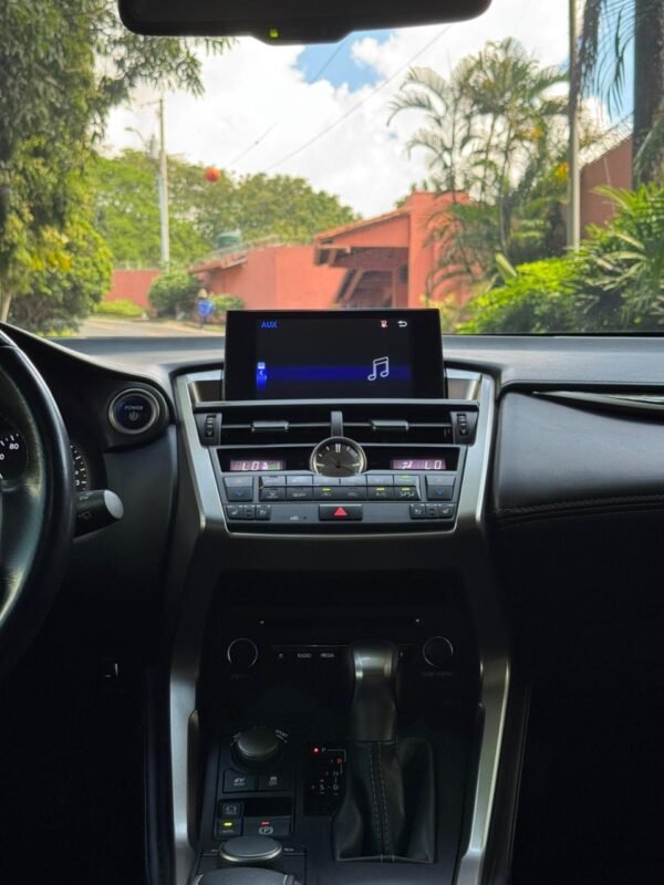 LEXUS NX300H 2016 - Imagen 10