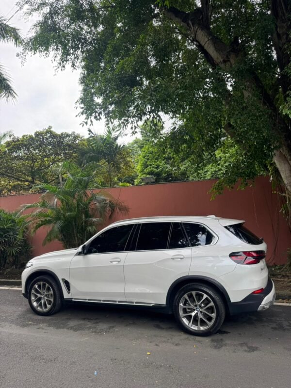 BMW X5 X-DRIVE40I 2025 - Imagen 6