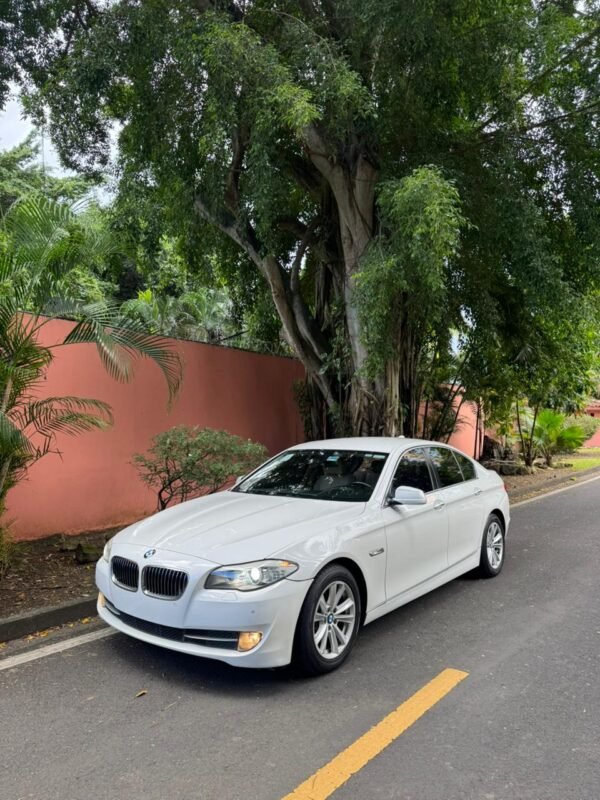 BMW 523I 2011