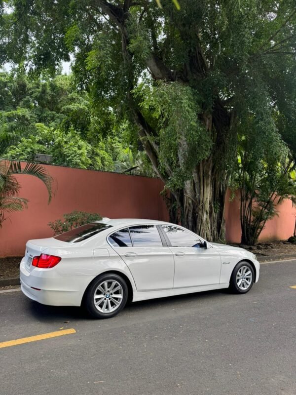 BMW 523I 2011 - Imagen 3