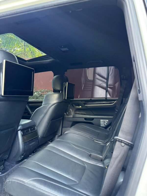LEXUS LX570 2019 - Imagen 11
