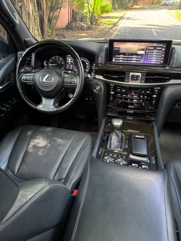 LEXUS LX570 2019 - Imagen 17