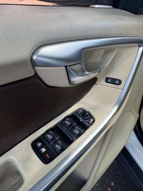 VOLVO XC60 T6 2010 - Imagen 14