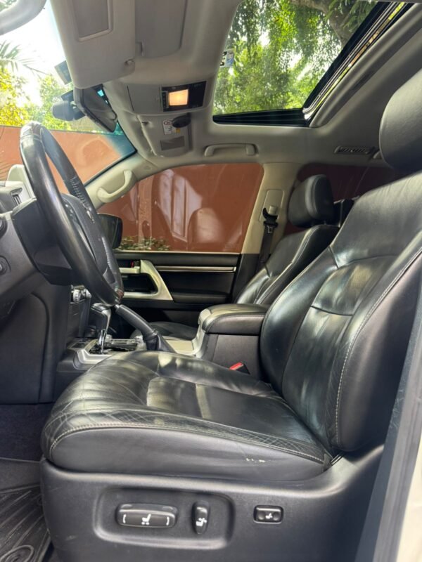 TOYOTA LANDCRUISER 2019 - Imagen 8