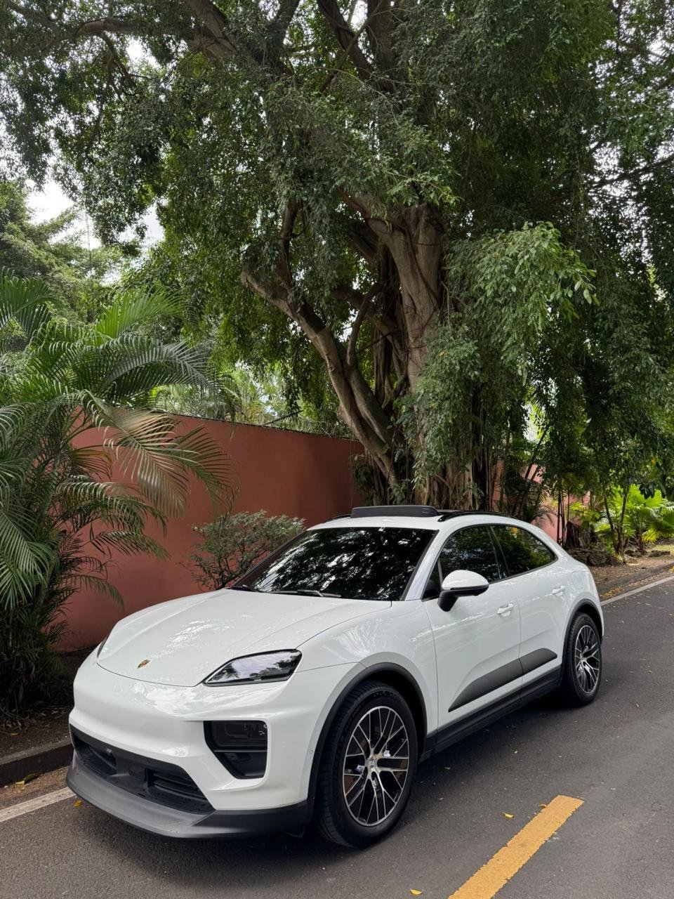PORSCHE MACAN 4 2025