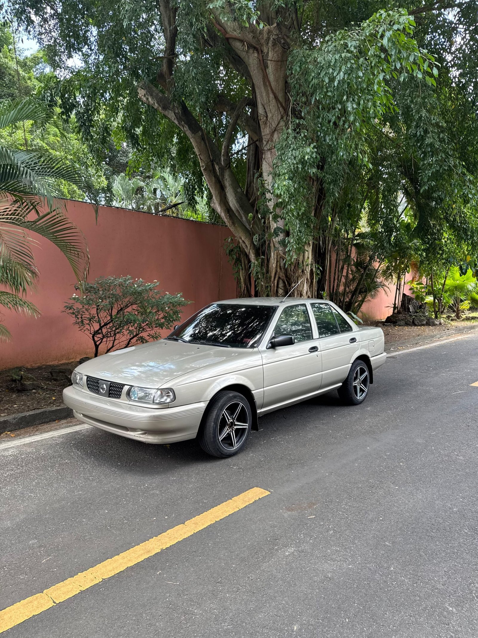 NISSAN SENTRA B13 2017