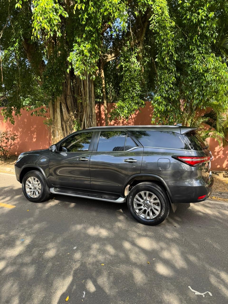 TOYOTA FORTUNER SRV 2022 - Imagen 2