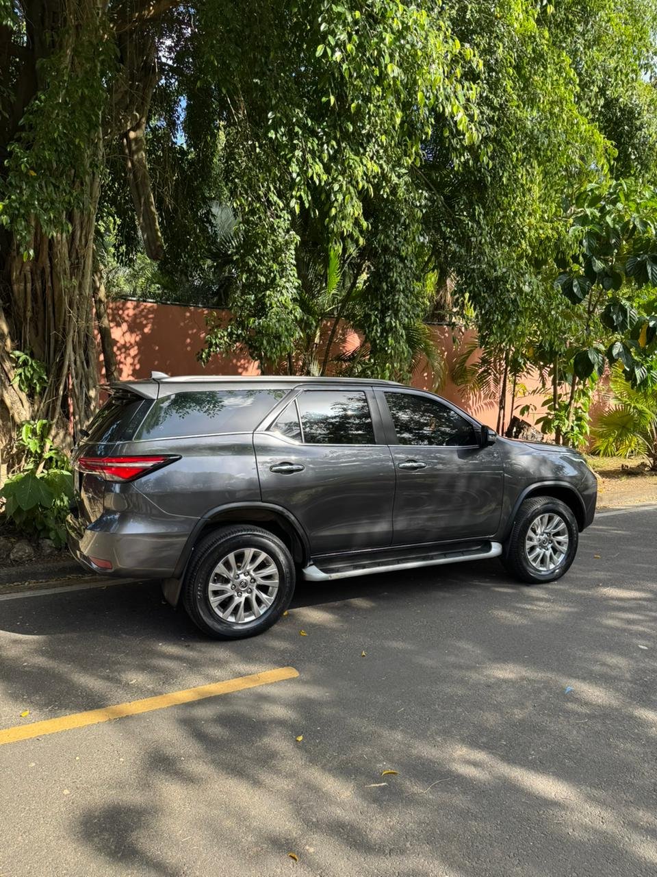 TOYOTA FORTUNER SRV 2022 - Imagen 9